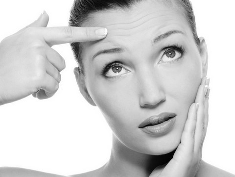 Injection de Botox pour lisser les ridesdu front.